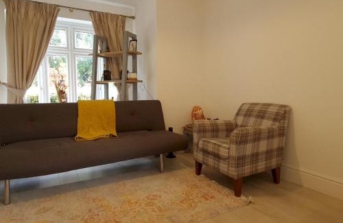 Birmingham House | Pass the Keys Well Located Modern 5 Bedroom House