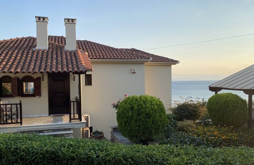 Lefokastron House | Pathway to the sea