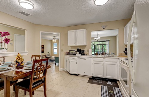 Southside House | Patio Paradise 2BR Retreat 3BA Yard +Garage