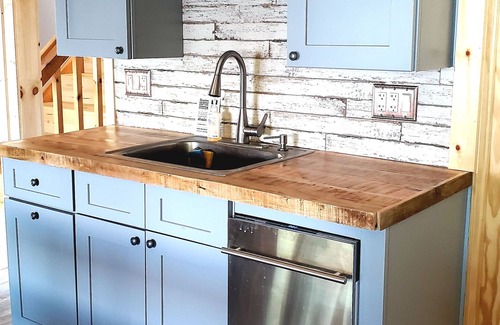 Gloversville House | PatriotsRest: Adirondack private waterfront with fishing/swimming/boat dock