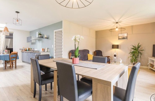 Sainte-Mere-Eglise Cottage | Pauline's Cottage: Cozy home with garden and fireplace in Sainte-Mère-Église