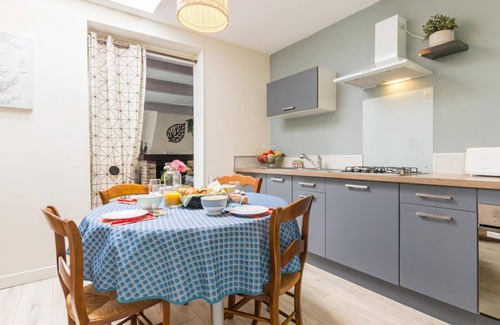 Sainte-Mere-Eglise Cottage | Pauline's Cottage: Cozy home with garden and fireplace in Sainte-Mère-Église