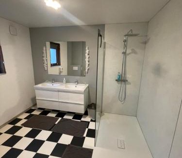 Sorbais Bed & Breakfast | PAUSE NATURE SORBAIS gîte 2 personnes avec grand SPA privatif, STREAMING et arrivée autonome