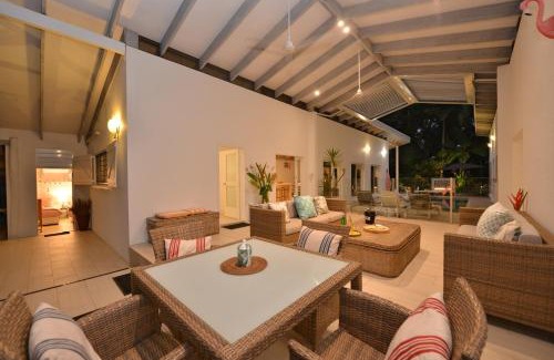 Port Douglas House | Pavilions in the Palms Heated Pool Short Path To Beach Five Bedrooms Sleeps 14