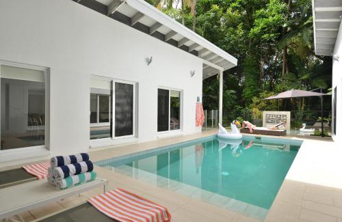 Port Douglas House | Pavilions in the Palms Heated Pool Short Path To Beach Five Bedrooms Sleeps 14