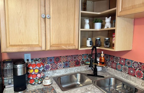 East Durham Cabin | Pawfect Family Retreat! 2bd,1ba,loft. W privateDogPark,Cls to ski,hike,ZoomFlume