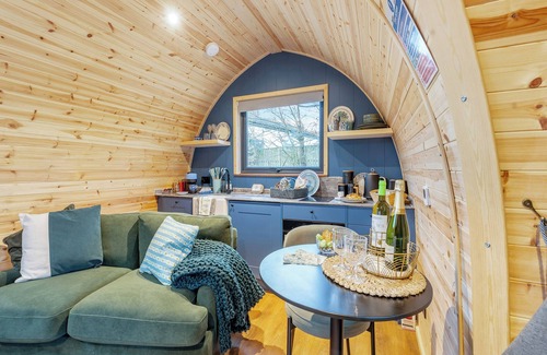 Penicuik Cottage | Peace and quiet, sat in the middle of your own field with a private hot tub.