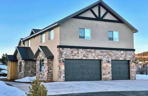 Zion National Park East Entrance House | Peace at Zion + Zion Views + Resort Access