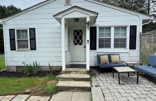 Goshen Apartment | Peaceful 1-bedroom Suite in Goshen NY, 5 mins from Legoland! AC, Wi-fi, Pool inc