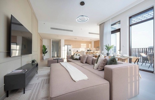 Dubai Apartment | Peaceful 4-Bedroom, Bright Kitchen Space in Dubai Creek Harbour