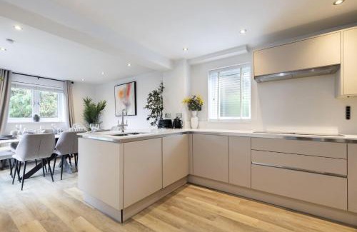 Cheltenham House | Peaceful 5-Bed Detached Home