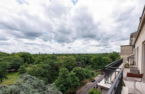 Saint-Mande Apartment | Peaceful 6 Person Retreat Overlooking the Forest LET