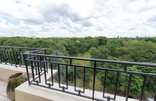 Saint-Mande Apartment | Peaceful 6 Person Retreat Overlooking the Forest LET