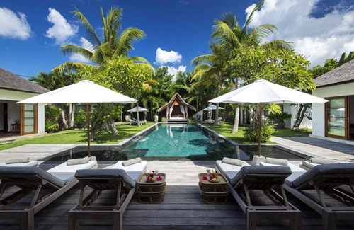 Dyanapura Villa | Peaceful, 7BR Villa for Group in Seminyak Area