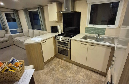 Ringwood House | Peaceful and fun family stay with entertainment, swimming and more. Dogs welcome