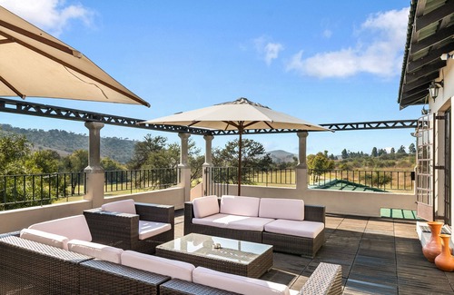 Centurion House | Peaceful and Private - Luxury Self Catering Home in Lanseria