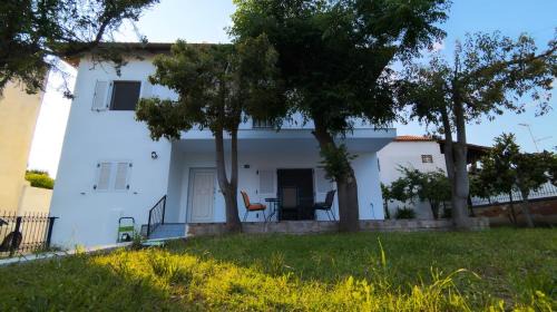 Stylida Apartment | Peaceful and Quiet Beach House