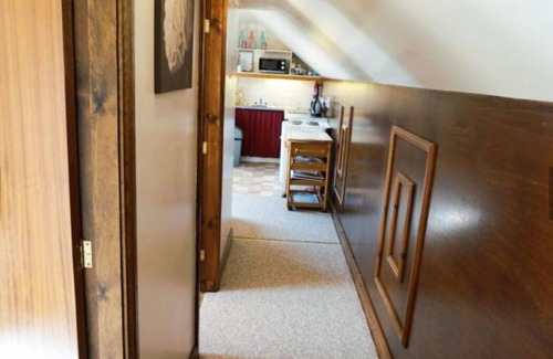 Hoylandswaine Apartment | Peaceful and Relaxed Country Getaway in a quiet village with all amenities