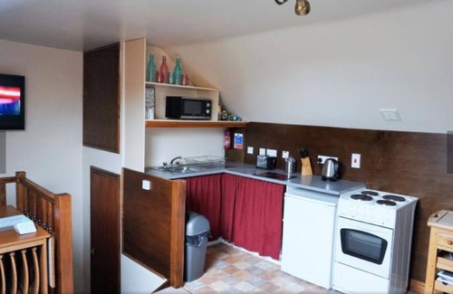 Hoylandswaine Apartment | Peaceful and Relaxed Country Getaway in a quiet village with all amenities