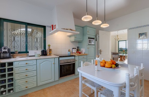 Silves Cottage | Peaceful and romantic hillside house with pool overlooking the plains and the ocean