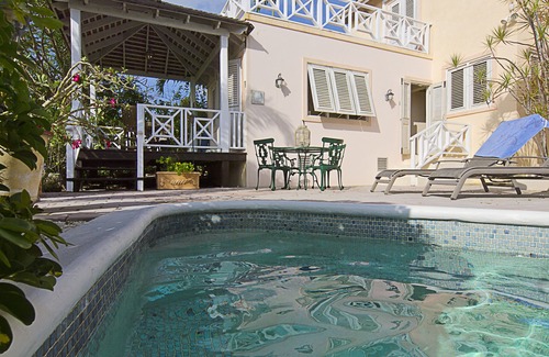Holder's Hill Apartment | Peaceful apt - pool & gazebo & sea views 5 mins to beach !