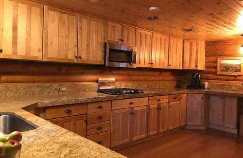 Rigby House | Peaceful & Beautiful Idaho Log Lodge w/Activities