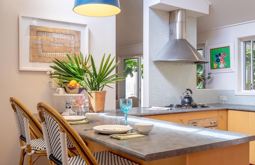 Benowa House | Peaceful Benowa Retreat