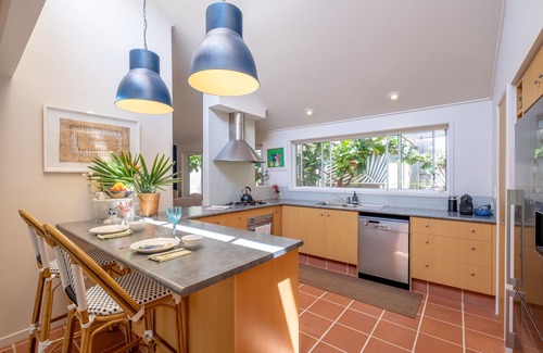 Benowa House | Peaceful Benowa Retreat