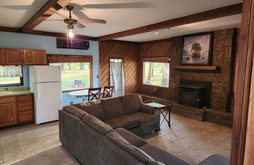 Langley Cabin | Peaceful cabin near Grand Lake on big lot