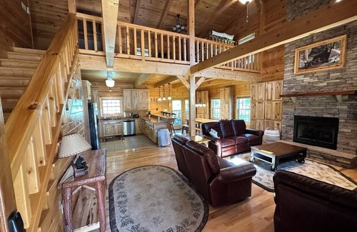 Sevierville Cabin | Peaceful Cabin on Lake Sleeps 18 w outdoor kitchen