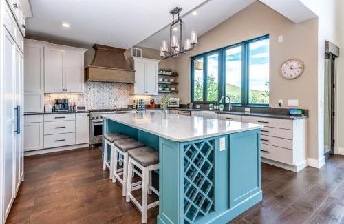 Bailey House | Peaceful Cabin W Hot Tub & Fire Pit