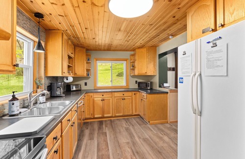 Orange Prairie Cottage | Peaceful Cottage in the Woods w/City Convenience