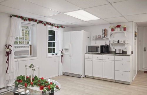 Chambersburg Apartment | Peaceful Country Setting, Without The Long Drive. 5 Min to Hospital