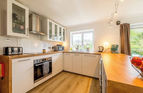 Crowlas House | Peaceful countryside retreat with sea views