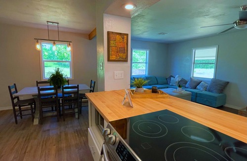 Rose Cabin | Peaceful creek-front cabin in the Ozark foothills, near historic Cherokee sites