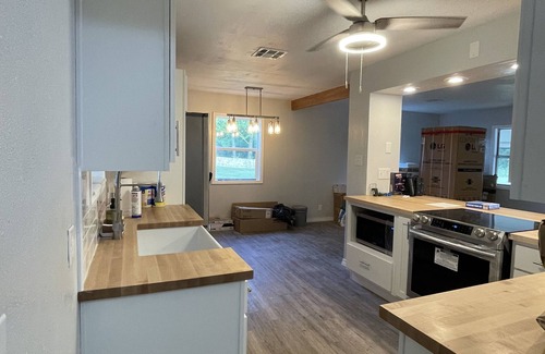 Rose Cabin | Peaceful creek-front cabin in the Ozark foothills, near historic Cherokee sites