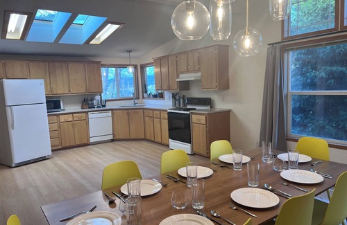 Hood River House | Peaceful dog friendly 3-bedroom house in fabulous Hood River with AC