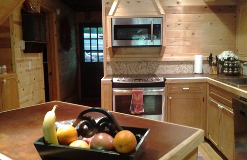 Rhododendron Ski Chalet | -Peaceful Eclectic Cabin, WiFi, Hot tub,pets welcome