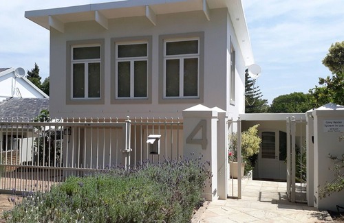 Stellenbosch House | Peaceful Family Home Nestled in the Winelands