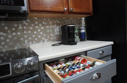 Southeast Arlington House | Peaceful Family Retreat Near AT&T Stadium, Texas Rangers, Six Flags, Epic Waters Indoor Waterpark, DFW Airport & More!