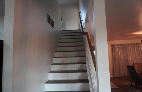 Southeast Arlington House | Peaceful Family Retreat Near AT&T Stadium, Texas Rangers, Six Flags, Epic Waters Indoor Waterpark, DFW Airport & More!