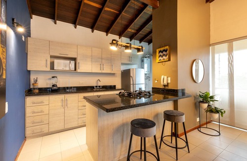 Los Naranjos Apartment | Peaceful Flat in a Prime Location near Tesoro Mall