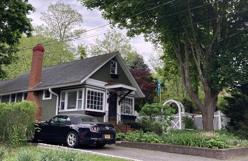 Sound Beach House | Peaceful Fully Renovated Cottage in Beach Community