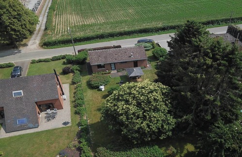 Froidchapelle House | Peaceful Garden Hideaway