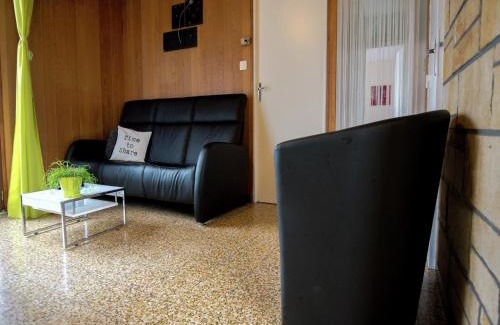 Froidchapelle House | Peaceful Garden Hideaway