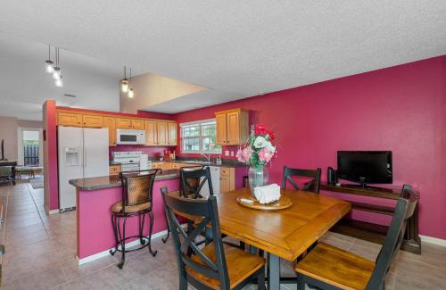 Greater Northdale House | Peaceful Geataway Amazing location near all