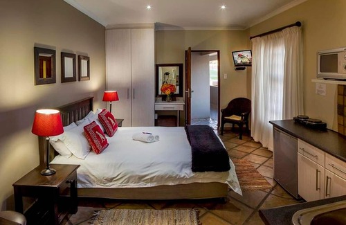 Humewood Bed & Breakfast | Peaceful guest room with double bed and kitchen, near Port Elizabeth