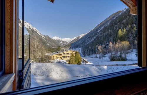 Le Lavancher Ski Chalet | Peaceful hamlet + daily pastry delivery & cleaning