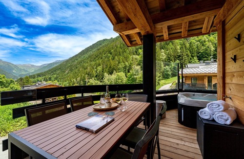 Le Lavancher Ski Chalet | Peaceful hamlet + daily pastry delivery & cleaning