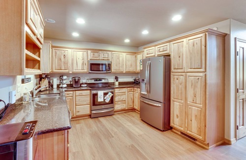 Happy Jack Cabin | Peaceful Happy Jack Cabin w/ Deck & Grill!